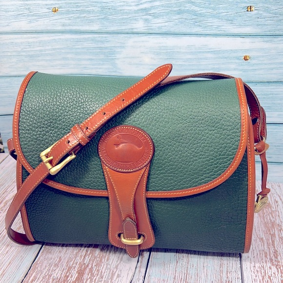 Dooney & Bourke Handbags - 🦆 DOONEY & BOURKE VINTAGE ESSEX LARGE CROSSBODY BAG GREEN HUNTER BRITISH TAN